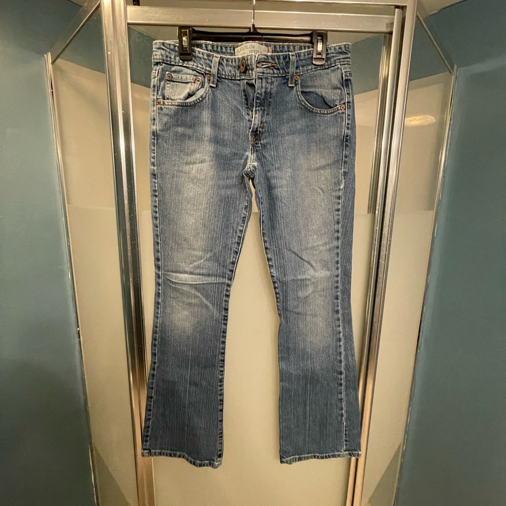 Levi’s Y2K super low bootcut pre-loved love fading on cuff size 9M